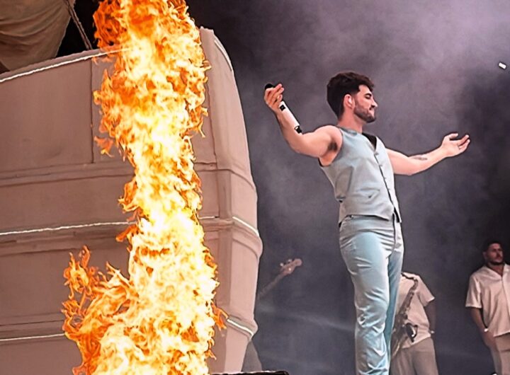 Jão em show da turnê pirata no vale do anhangabaú