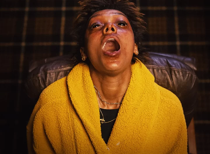 cena do filme fale comigo