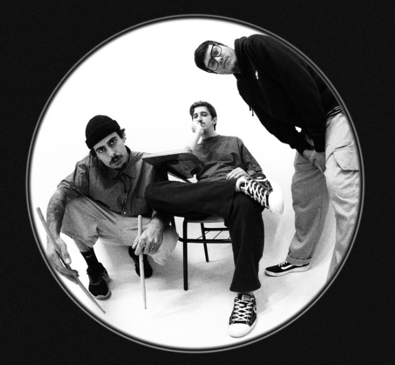 zero to hero na capa do álbum the perfect in betweeen