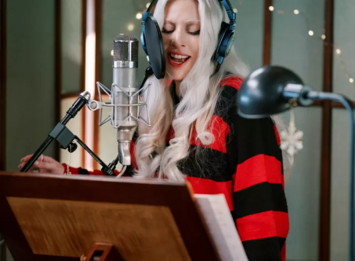 lady gaga santa claus is coming to town