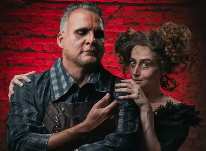 Sweeney Todd (Saulo Vasconcelos) e Dona Lovett (Andrezza Mazzei)
