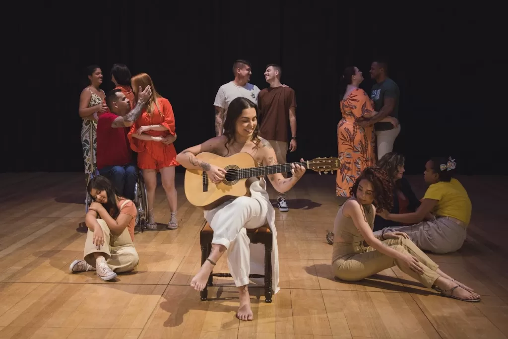 carol moura em videoclipe