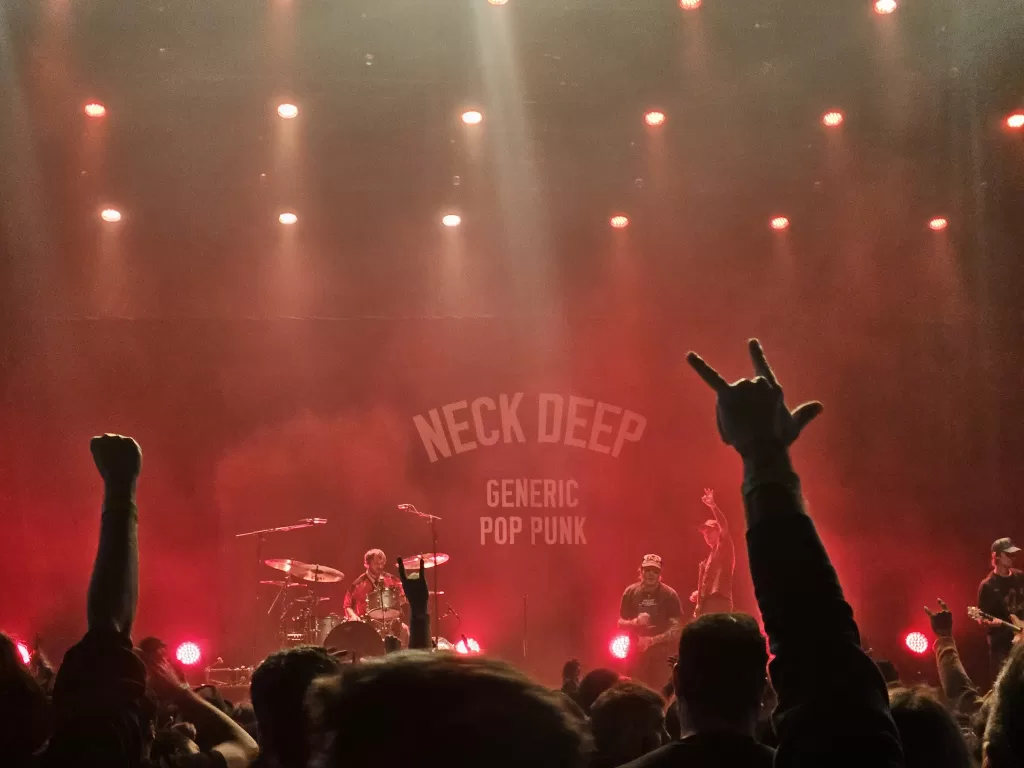neck deep em sideshow da iwbt 2025